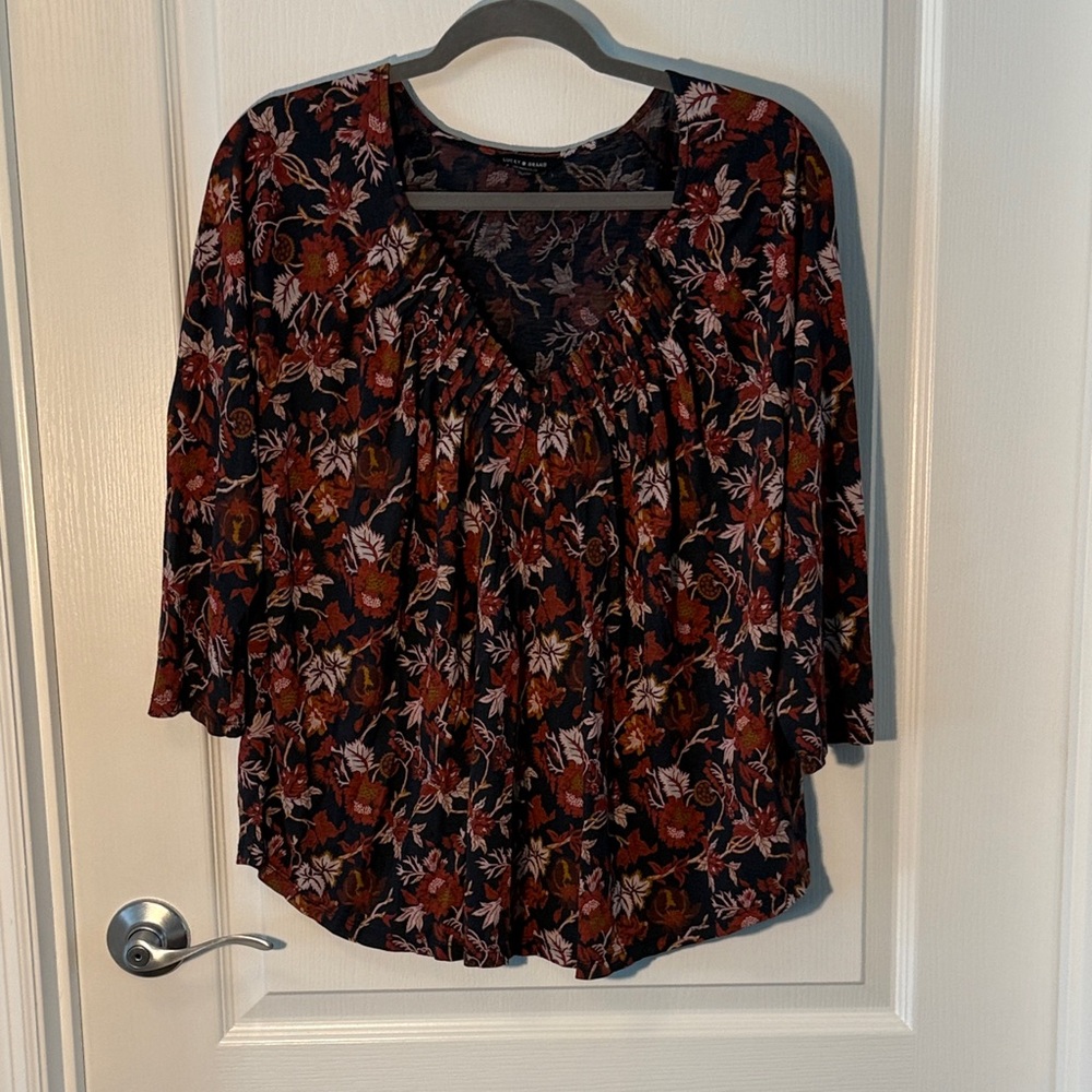 Lucky Brand Black and Red Floral Blouse Gathered V Neck Size XL